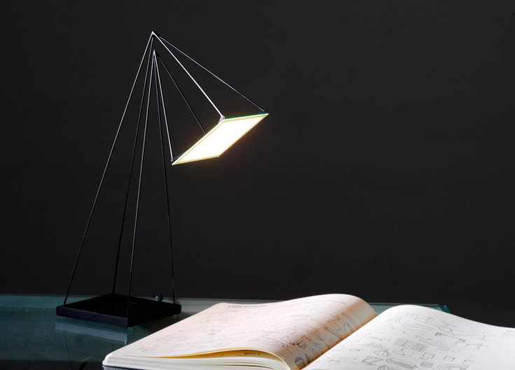 OLED лампа, разработанная Мауро дель Санто и Эли Розенбергом