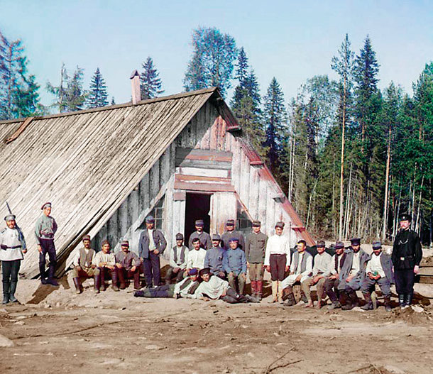 Австрийские военнопленные возле барака