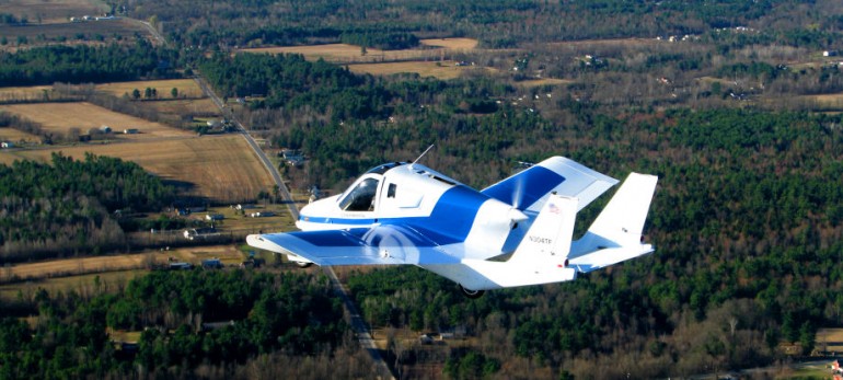 Летающий автомобиль компании Terrafugia во время первой фазы летных испытаний (фото – Terrafugia)