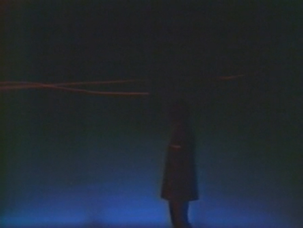 Intercept the Rays / Пересекающиеся лучи, Нэн Хувер. Цветное видео со звуком, 11 мин. 2 сек.