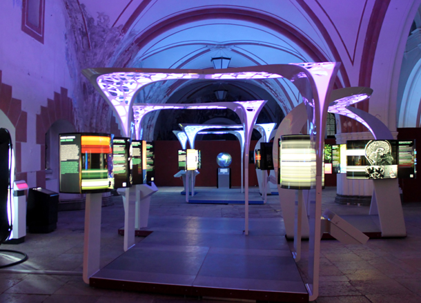 Общий вид выставки "Научный туннель Макса Планка"