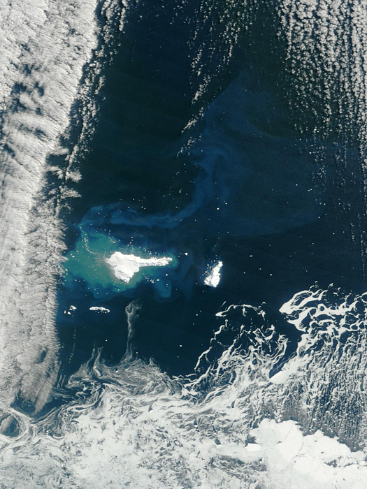 Снимок побережья Антарктиды со спутника NASA